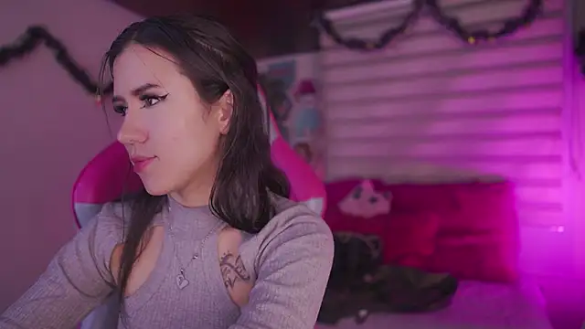 Snapshot of _chloe_moons_ chatting on 12.15.25 chloe moons online show from 12.15.25