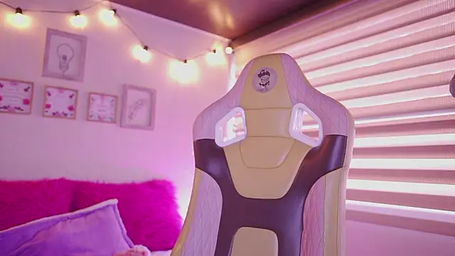 Snapshot of _chloe_moons_ chatting on 02.23.26 chloe moons online show from 02.23.26