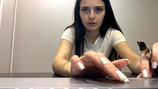 Snapshot of TianaWidell chatting on 10.04.25 TianaWidell online show from 10.04.25