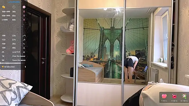 Snapshot of TianaWidell chatting on 10.29.25 TianaWidell online show from 10.29.25