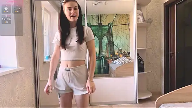 Snapshot of TianaWidell chatting on 10.31.25 TianaWidell online show from 10.31.25