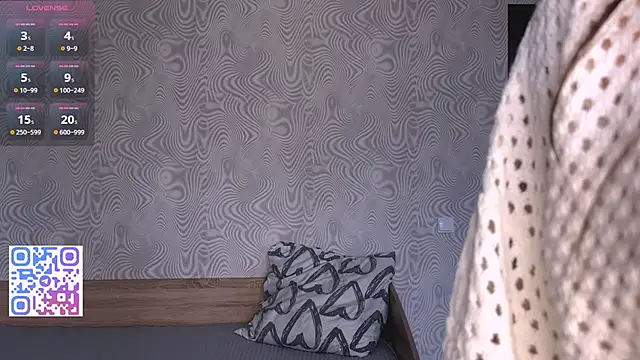 Snapshot of TianaWidell chatting on 11.26.25 TianaWidell online show from 11.26.25