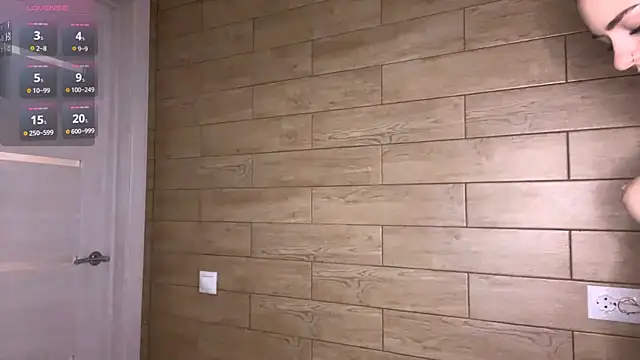 Snapshot of TianaWidell chatting on 12.15.25 TianaWidell online show from 12.15.25