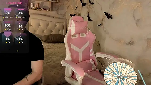 Snapshot of Crystal-Nuts chatting on 12.05.25 Crystal-Nuts online show from 12.05.25