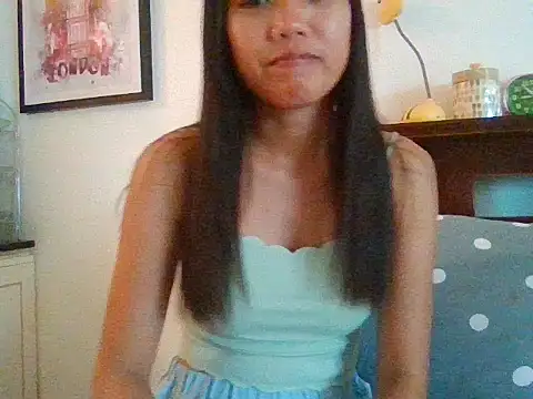 Snapshot of AnnewithanE chatting on 09.30.25 AnnewithanE online show from 09.30.25