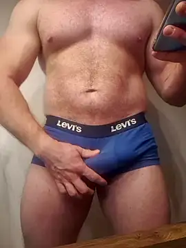 Snapshot of AlphaGymMale chatting on 11.16.25 AlphaGymMale online show from 11.16.25