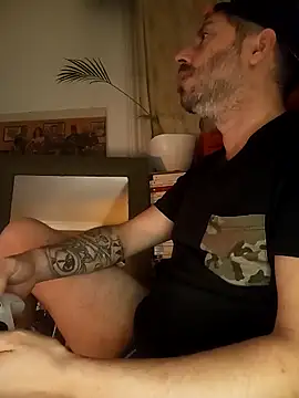 Snapshot of branletteur chatting on 11.15.25 branletteur online show from 11.15.25