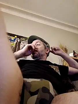 Snapshot of branletteur chatting on 12.17.25 branletteur online show from 12.17.25