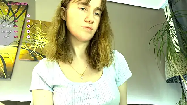 Snapshot of velina__ chatting on 09.16.25 velina online show from 09.16.25