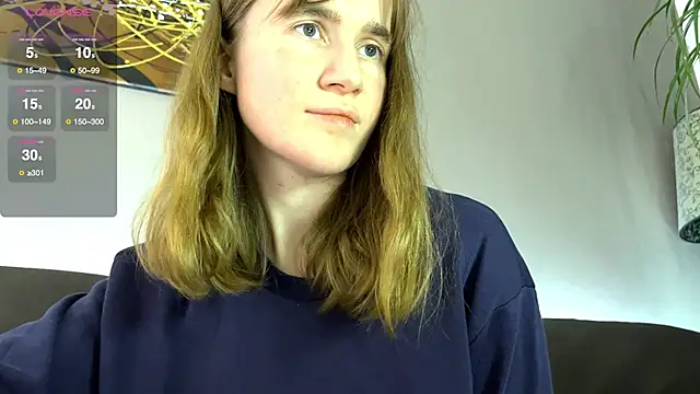 Snapshot of velina__ chatting on 10.16.25 velina online show from 10.16.25