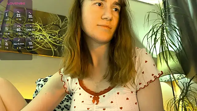 Snapshot of velina__ chatting on 12.04.25 velina online show from 12.04.25