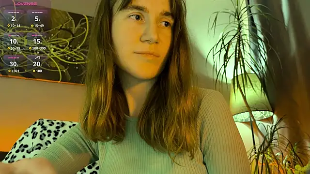 Snapshot of velina__ chatting on 12.16.25 velina online show from 12.16.25