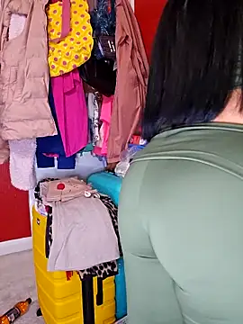 Snapshot of Filthymaddymilfy25 chatting on 12.17.25 Filthymaddymilfy25 online show from 12.17.25