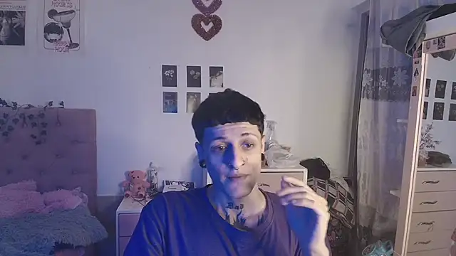 Snapshot of 2cyboy_ chatting on 09.22.25 2cyboy  online show from 09.22.25