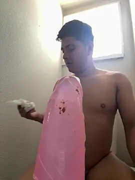 Snapshot of Atrevido_69_4K chatting on 12.19.25 Atrevido 69 4K online show from 12.19.25