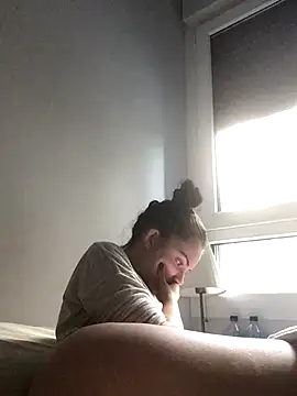 prettylittlefooxy online show from 11.16.25