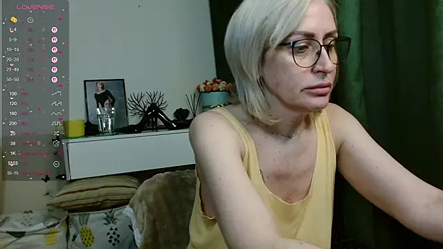 Snapshot of PamellaMurphy chatting on 04.19.26 PamellaMurphy online show from 04.19.26