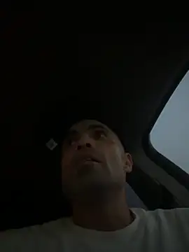 Snapshot of Fine10ne chatting on 11.23.25 Fine10ne online show from 11.23.25