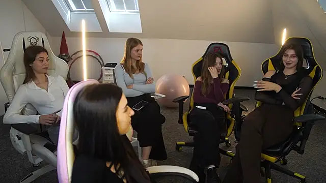 Snapshot of _Lili_054 chatting on 10.02.25 Lili 054 online show from 10.02.25