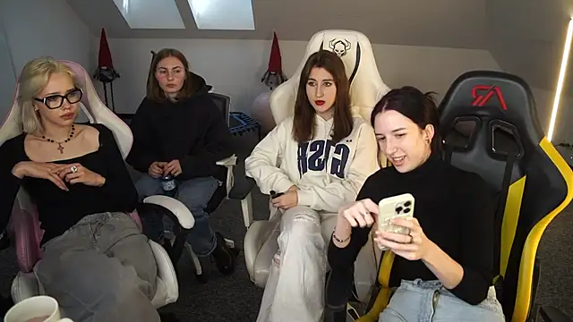 Snapshot of _Lili_054 chatting on 10.14.25 Lili 054 online show from 10.14.25