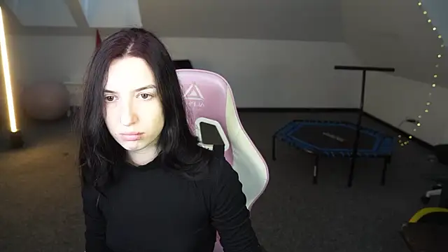 Snapshot of _Lili_054 chatting on 10.17.25 Lili 054 online show from 10.17.25