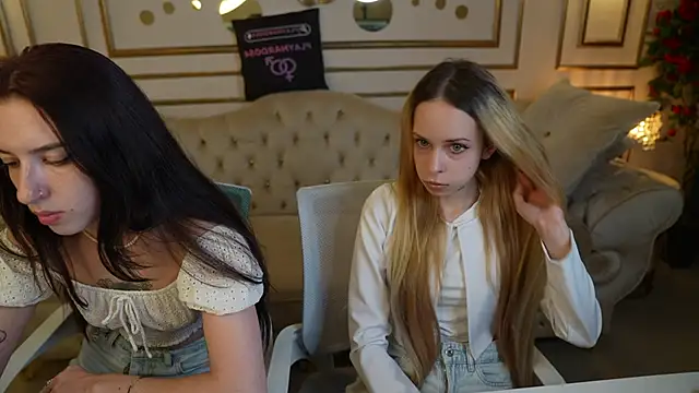 Snapshot of _Lili_054 chatting on 10.29.25 Lili 054 online show from 10.29.25