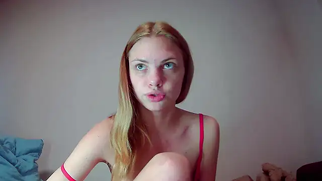 Snapshot of rinabluu chatting on 10.04.25 rinabluu online show from 10.04.25