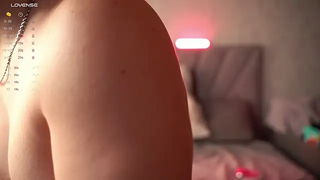 Snapshot of lemonnata chatting on 11.26.25 lemonnata online show from 11.26.25