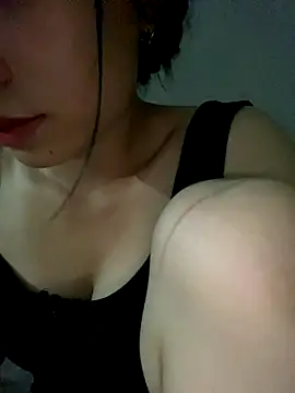 Snapshot of Huong_bb chatting on 09.08.25 Huong bb online show from 09.08.25