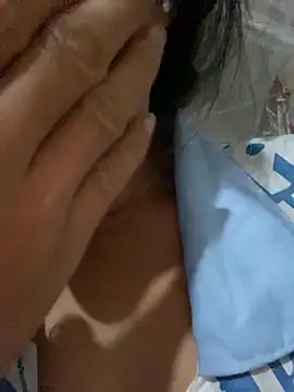 Snapshot of Huong_bb chatting on 10.04.25 Huong bb online show from 10.04.25