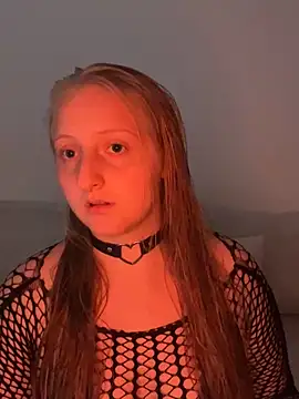 young hailey online show from 09.10.25