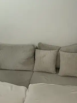 young hailey online show from 09.18.25