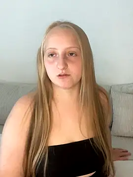 young hailey online show from 10.02.25