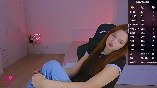 Snapshot of CuteAriel7 chatting on 11.24.25 CuteAriel7 online show from 11.24.25