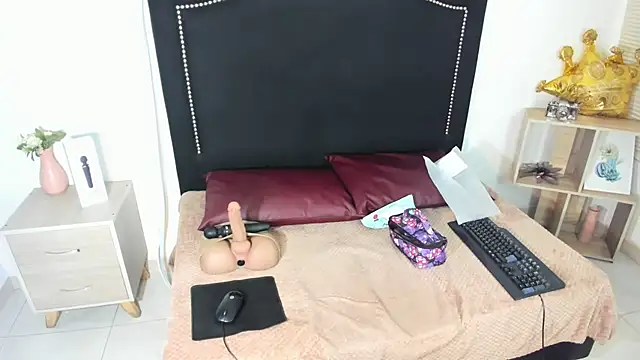 LucianaBlackwell online show from 02.24.26