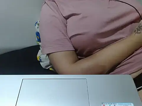 Snapshot of Nataliya_Singh chatting on 04.15.26 Nataliya Singh online show from 04.15.26