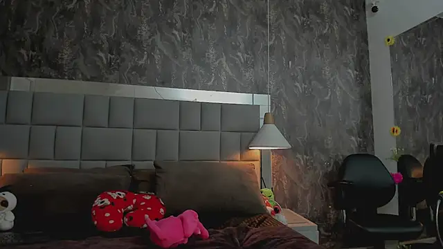 Snapshot of yiyisandoval chatting on 03.18.26 yiyisandoval online show from 03.18.26