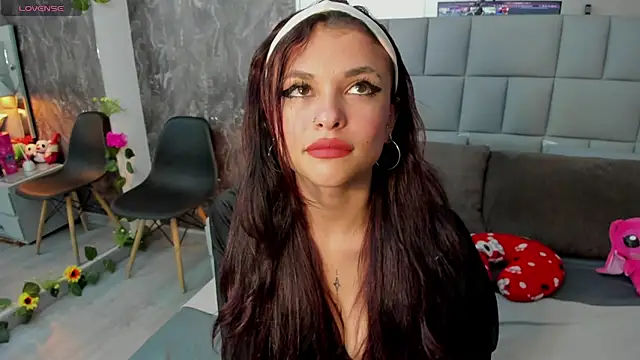 Snapshot of yiyisandoval chatting on 04.03.26 yiyisandoval online show from 04.03.26