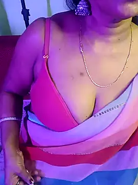 Snapshot of monaa-darling chatting on 10.15.25 monaa-darling online show from 10.15.25