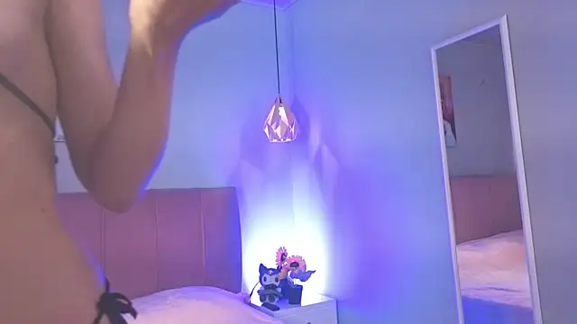 Snapshot of ela_petit chatting on 11.21.25 ela petit online show from 11.21.25