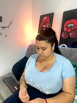 Snapshot of SafiroFer chatting on 10.21.25 SafiroFer online show from 10.21.25