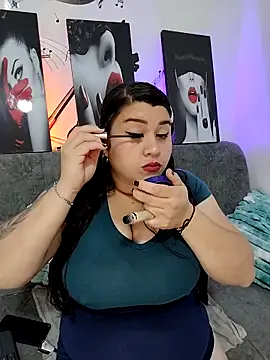 Snapshot of SafiroFer chatting on 11.14.25 SafiroFer online show from 11.14.25