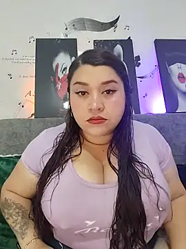 Snapshot of SafiroFer chatting on 11.15.25 SafiroFer online show from 11.15.25