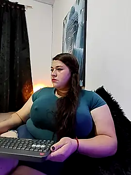 Snapshot of SafiroFer chatting on 12.04.25 SafiroFer online show from 12.04.25