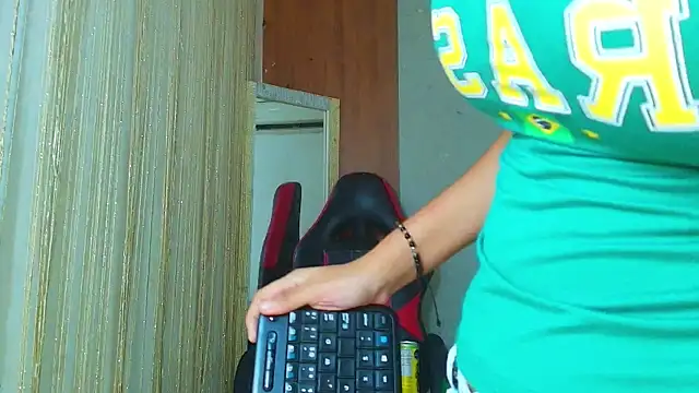 Snapshot of miss_leidy_ chatting on 06.24.26 miss leidy online show from 06.24.26