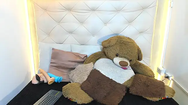 MaicolParker  online show from 04.18.26