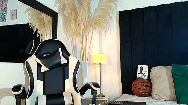 Snapshot of MaicolParker_ chatting on 06.19.26 MaicolParker online show from 06.19.26