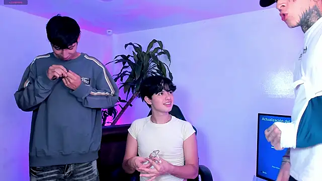 Snapshot of Handsomeboyss19 chatting on 09.19.25 Handsomeboyss19 online show from 09.19.25