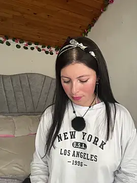 Mia salinass online show from 11.29.25