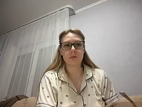 Snapshot of NikexPretty chatting on 05.19.26 NikexPretty online show from 05.19.26